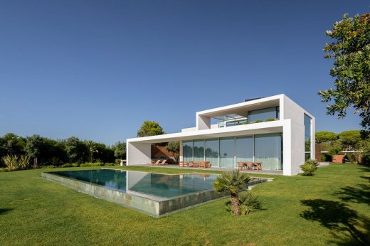 Contemporary luxury residential building in Portugal design by Arq Tailor Arquitectos