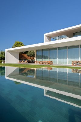 Contemporary luxury residential building in Portugal design by Arq Tailor Arquitectos