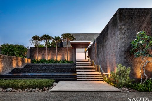 Uluwatu House in Bali design by SAOTA Architects