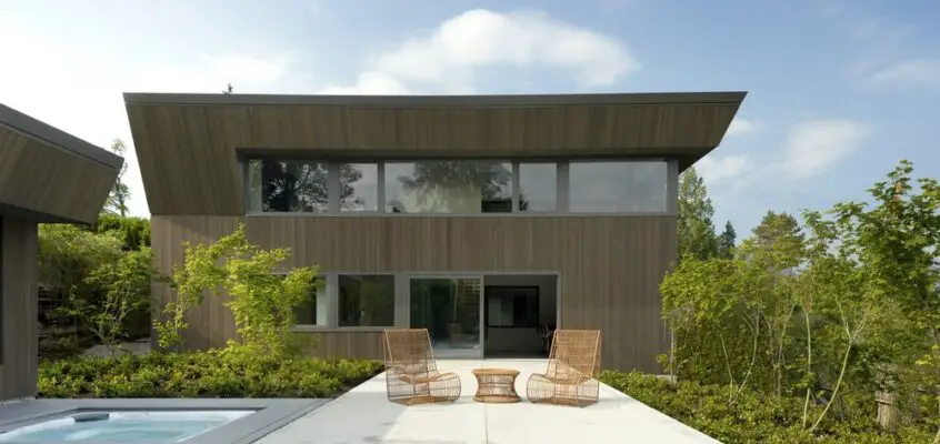 Deep Cove House in North Vancouver, BC
