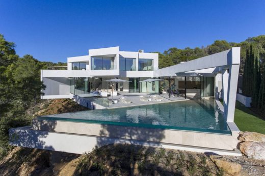 Contemporary Luxury Properties in Ibiza
