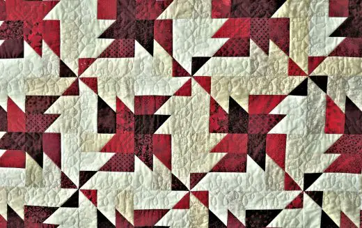 How to Decorate a Room Around a Quilt Wall Hanging