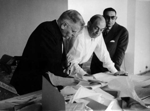 Louis Carré and Alvar Aalto during the construction of Maison Louis Carré in France