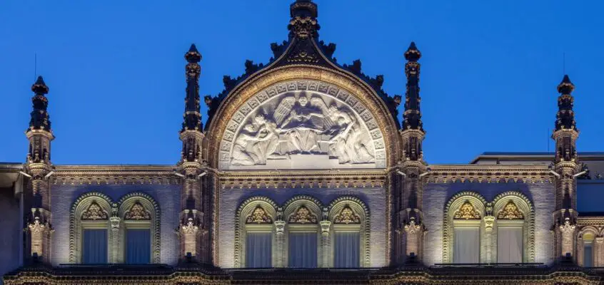 Paris Court in Brudern House Budapest, Building