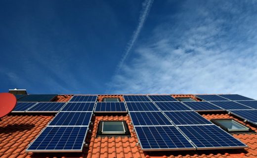 8 things to consider before cleaning solar panel