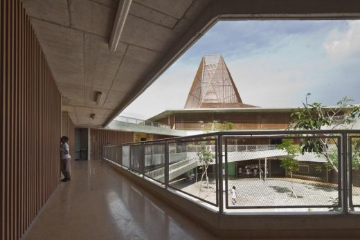 Pies Descalzos School building by Giancarlo Mazzanti