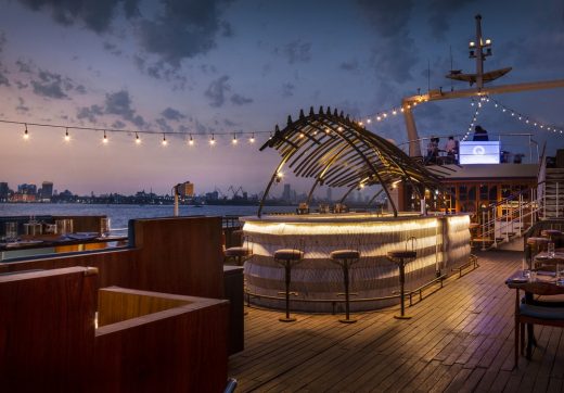 Queensline Sea Yah Floating Restaurant Mumbai deck