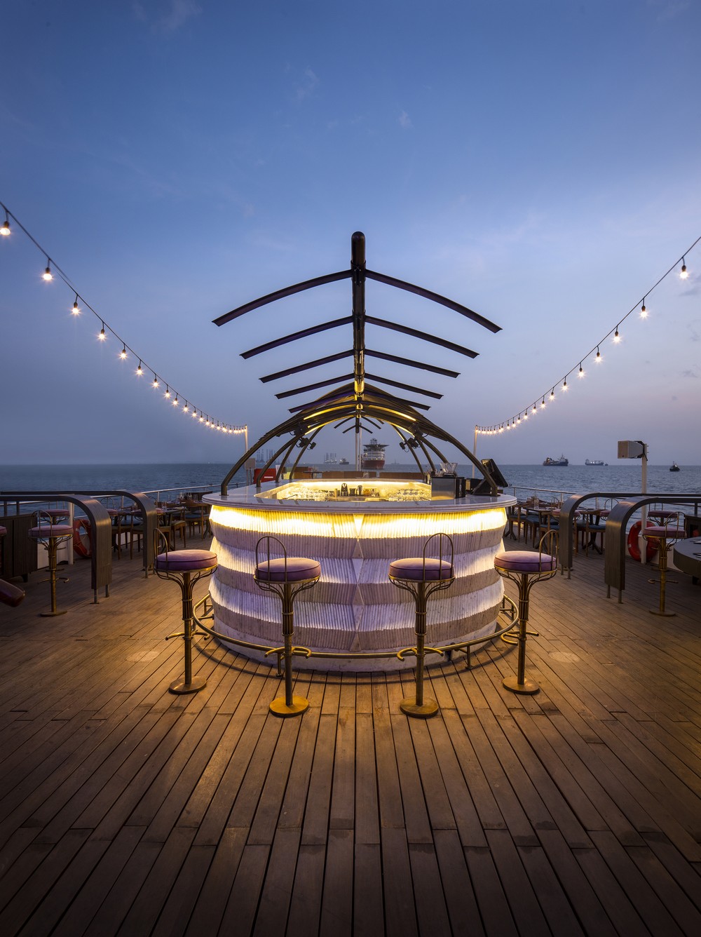 Queensline Sea Yah Floating Restaurant Mumbai deck