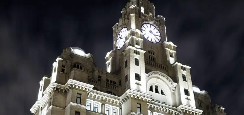 Royal Liver Building Liverpool Offices: Lighting