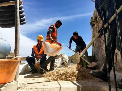 Stonemasons working on the Tamirevi museum