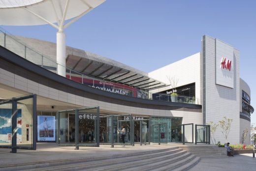 Puerta la Victoria Queretaro retail building Mexico