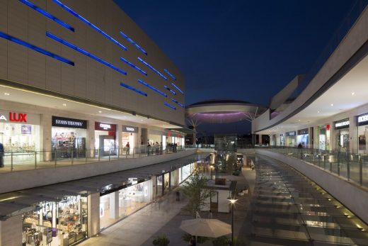 Puerta la Victoria Queretaro retail building Mexico