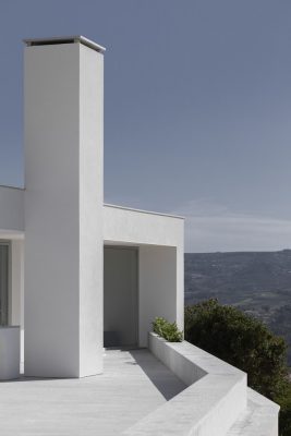 Northern Portugal home design by António Ildefonso Architect