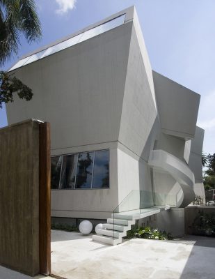 Modern City Villa design by RTN architects