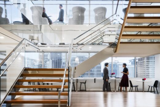 Interior architecture at One South Wacker Drive, Chicago, Illinois, design by Elkus Manfredi Architects