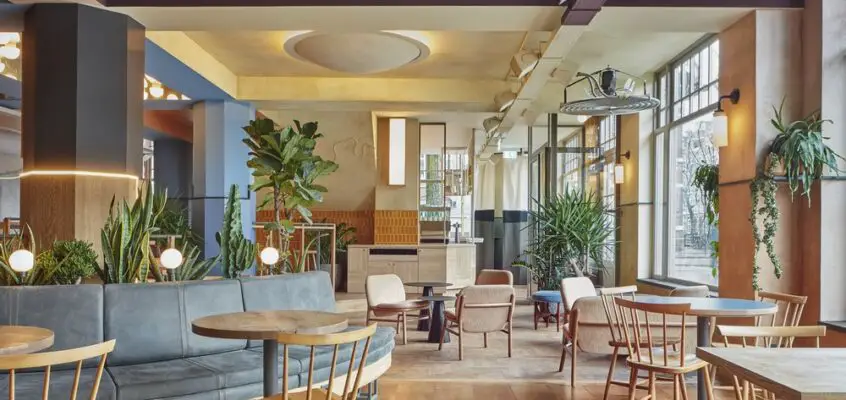 Karavaan Restaurant in Kwakersplein, Amsterdam