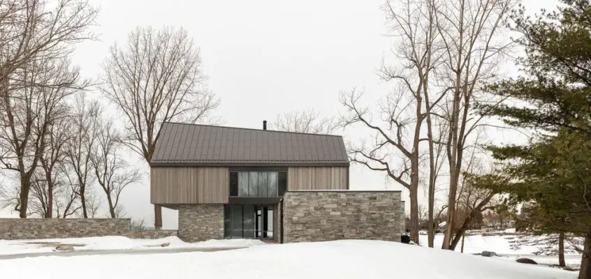 Langlois-Lessard Residence in Léry, Quebec House