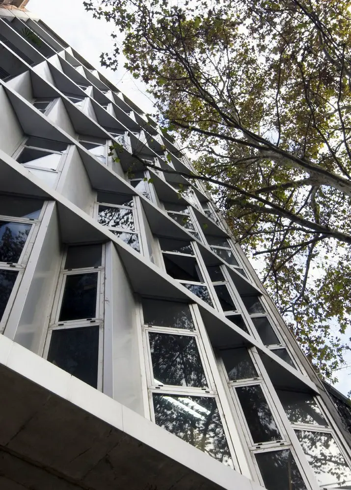 Paroissien Street office building Buenos Aires - e-architect