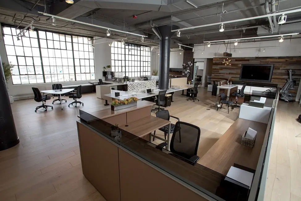 How Much Should You Spend in Office Furniture?