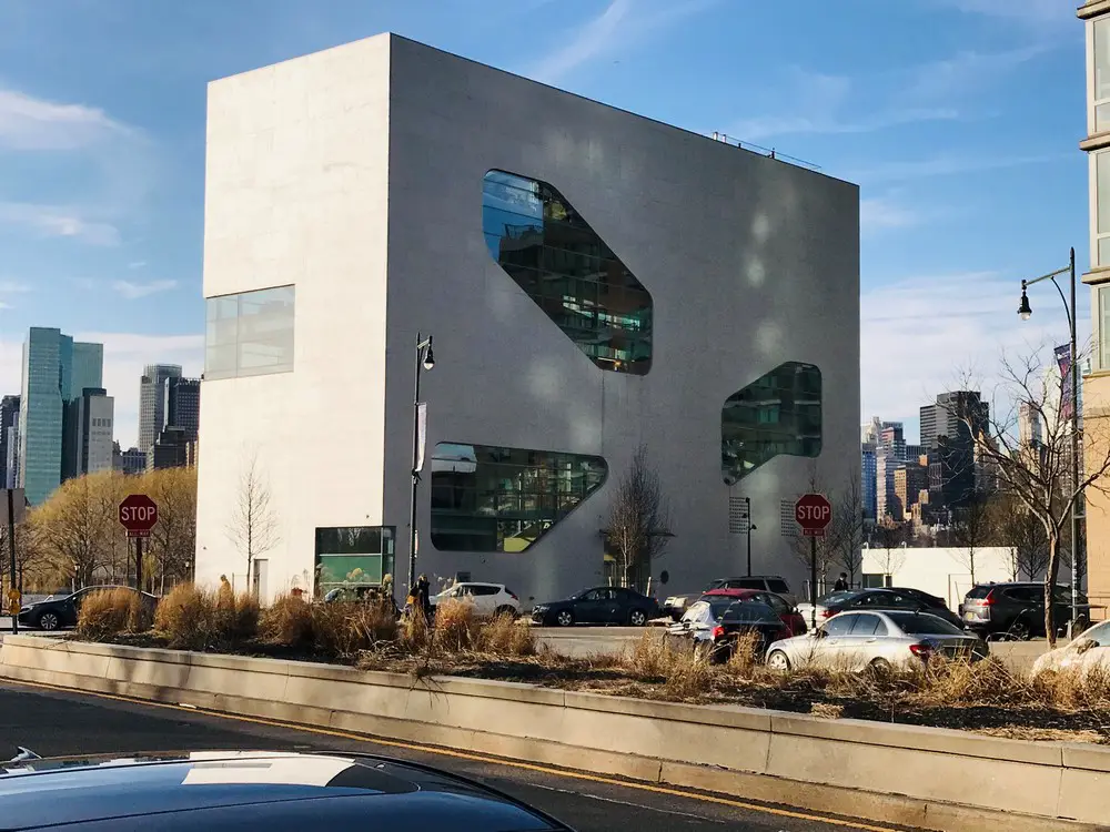 Hunters Point Library New York building