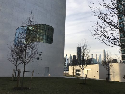 Hunters Point Public Library, Queens, New York building Steven Holl Architects - Shameful architecture scandal