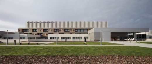 University of Navarre Clinic Madrid by OOIIO Architecture