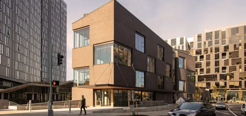 Sideyard Mixed-Use Building in Portland, Oregon