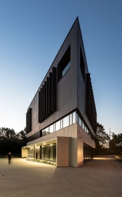 Quartz Office Poznań building design by Easst architects