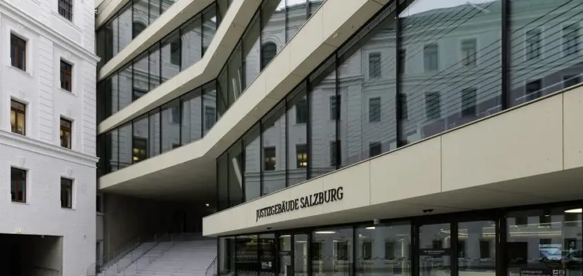 Salzburg Courthouse, Austria: Franz&Sue