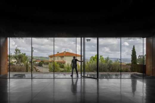 Suspended Matter Box in Felgueiras, Porto by MMVarquitectos