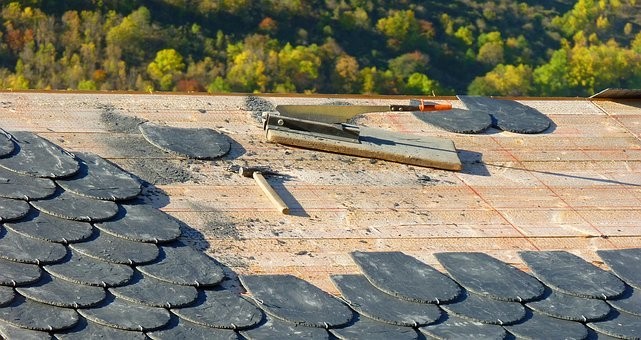 What are the benefits of asphalt shingles?