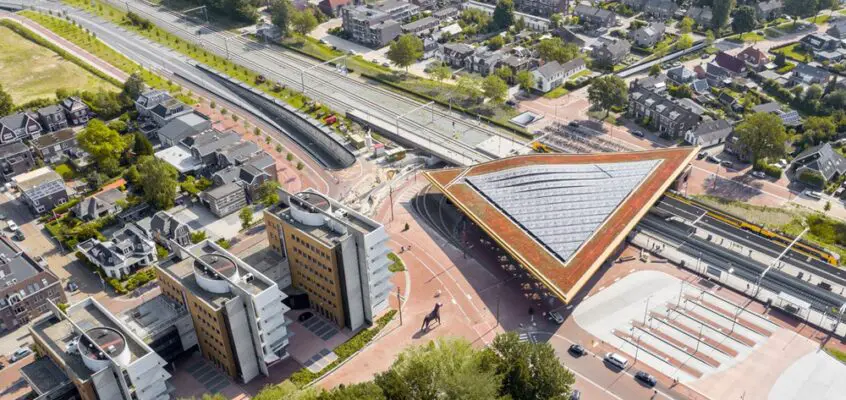 Assen Station Building, Wooden Roof