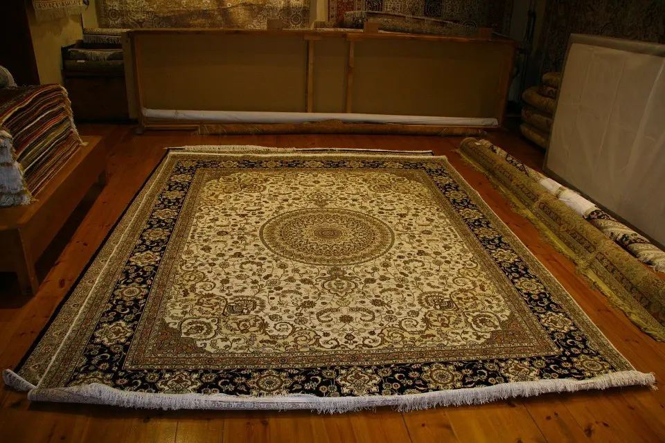 4 Most Effective Ways to Clean Rugs at Home