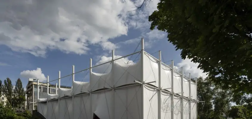 Garage Screen Cinema Tent in Moscow