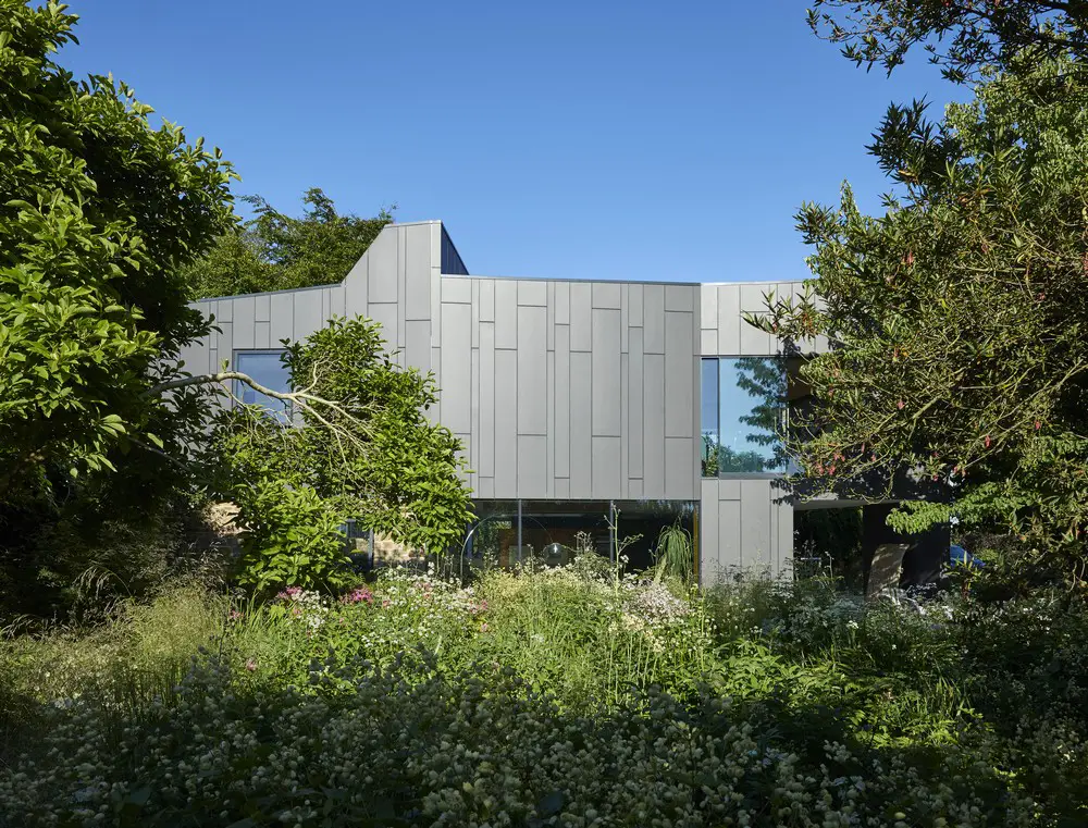 Windward House in Gloucestershire by ABA