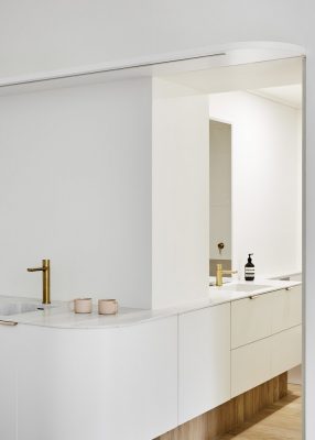 Small Grand Apartment Melbourne