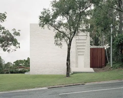 Couldrey House in Australia by Peter Besley and HNNA