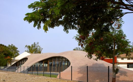 Maya Somaiya Library, Sharda School building