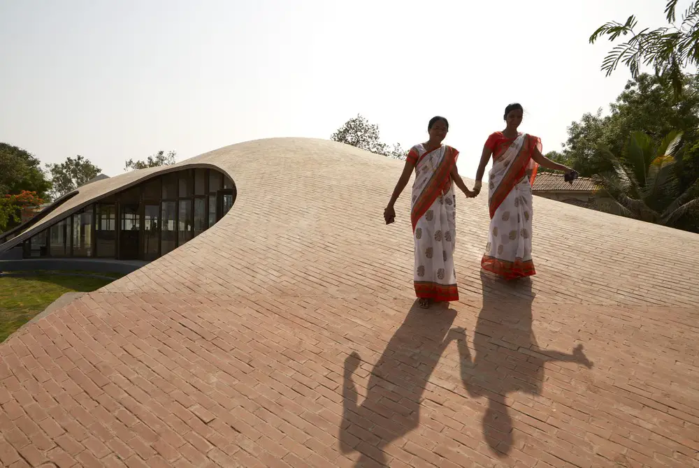 Maya Somaiya Library, Sharda School building