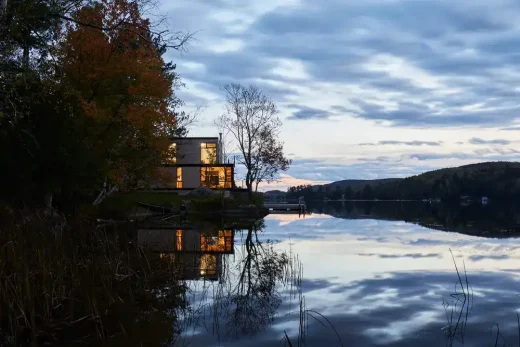 Val-des-Monts Boathouse, Québec home