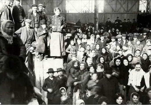 Immigrants boarding a ship in Rotterdam around 1910