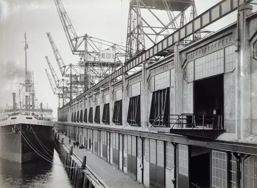 A ship docked at the Fenix warehouse around 1925