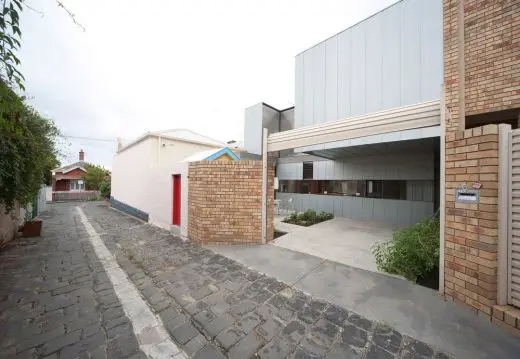 Melbourne home design by Robert Simeoni Architects