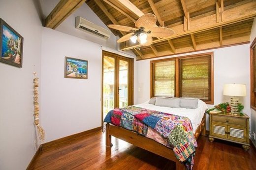 Decorate a tropical beach themed bedroom guide