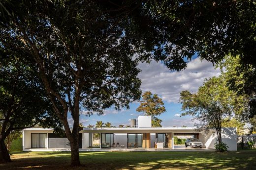 Park Way House Brasilia design by architects ARQBR