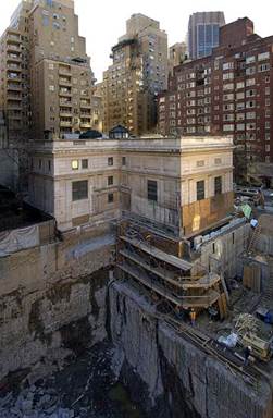 Aerial view: J.P. Morgan Library and Museum construction site during demolition, design by Renzo Piano