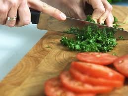 Good kitchen practices to protect knives from damage