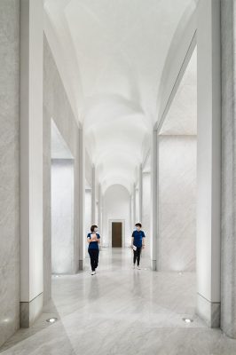 Apple Via Del Corso Rome store interior design