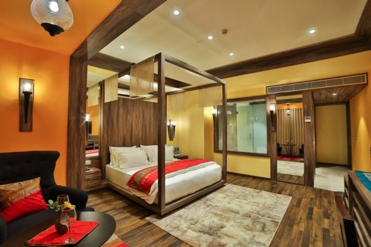 Hotel Sayaji Rajkot, Saurashtra, Gujarat bedroom four poster bed