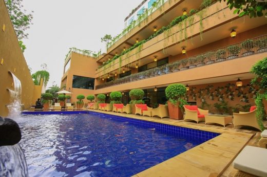 Hotel Sayaji Rajkot, Saurashtra swimming pool
